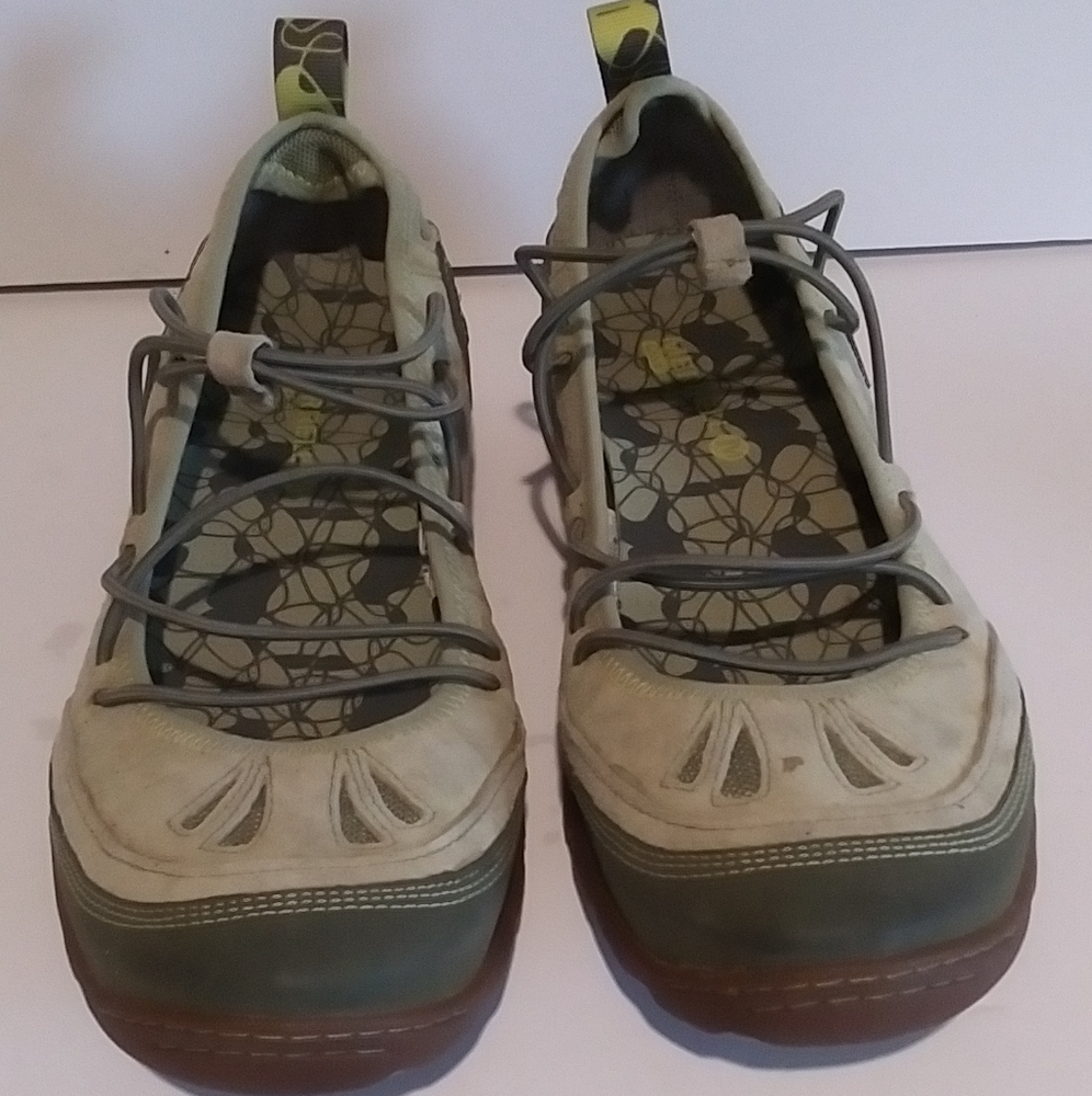 Merrell flats